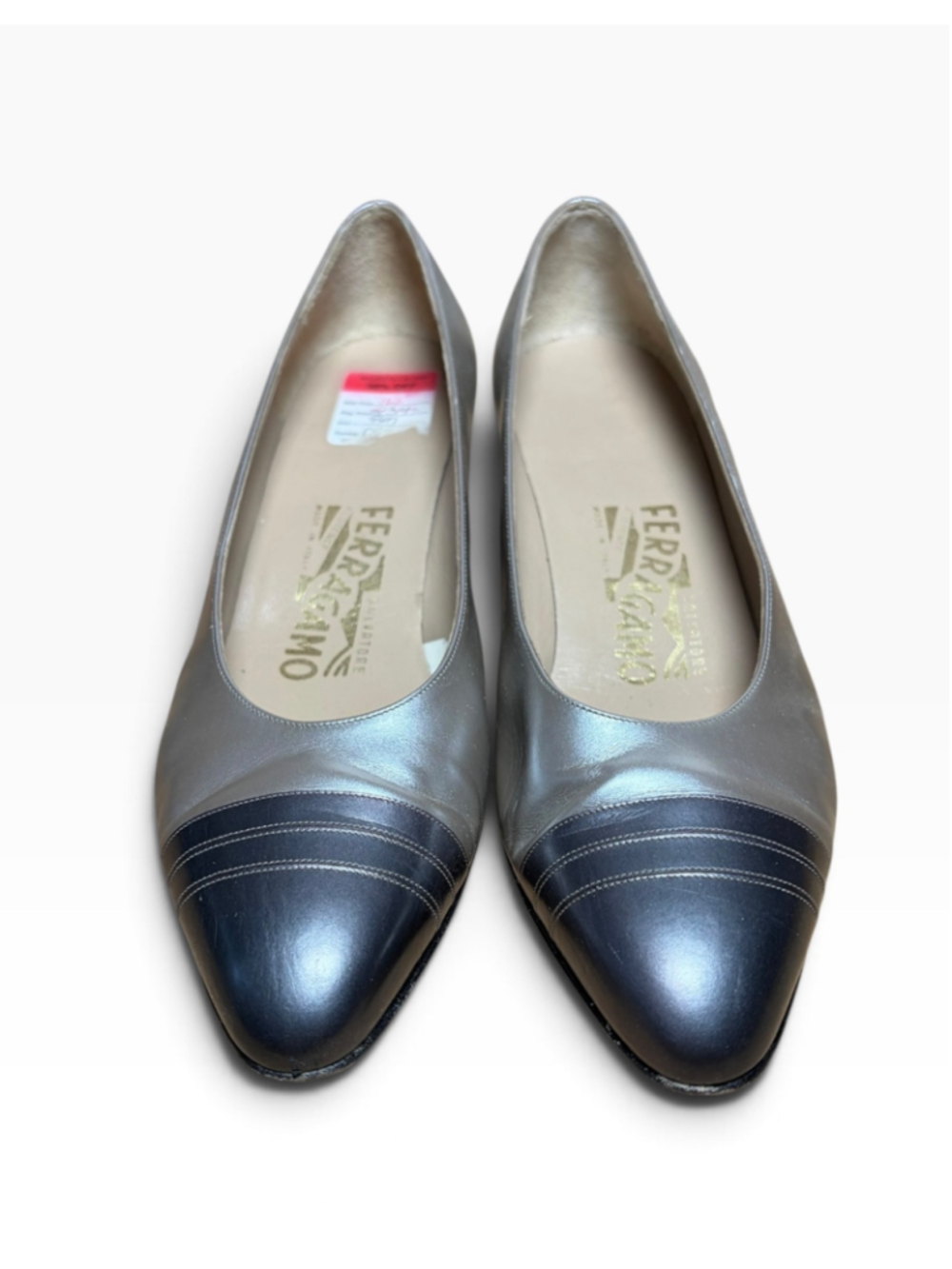 Women's Salvatore Ferragamo Heels Size 8 Beige and Blue Cap Toe Pumps - Picture 2 of 9
